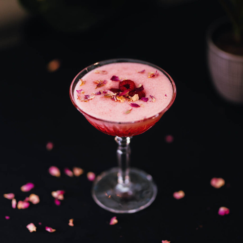 Wybitne Raspberry Prosecco Punch na bazie świeżych malin