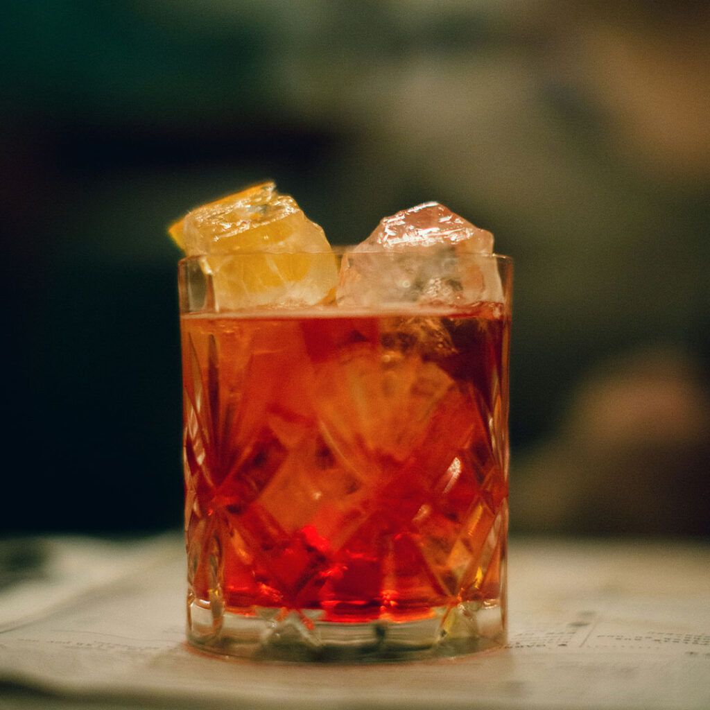 drink na bazie czerwonego wermutu