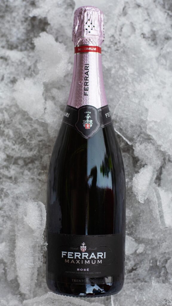Butelka zmrożonego Prosecco do przygotowania Sgroppino.